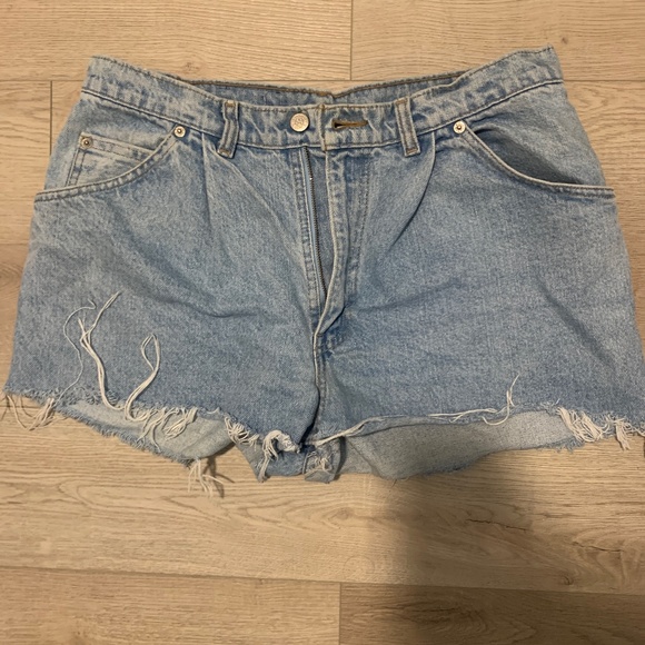 Levis’s high waisted Jean shorts - light wash - Picture 1 of 3